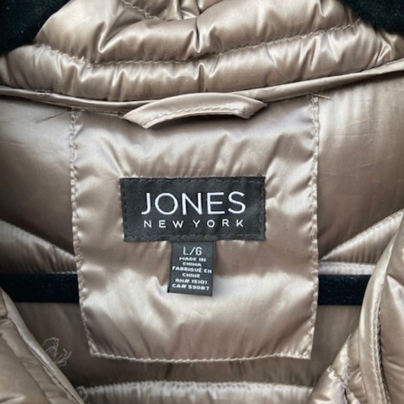 Women's Puff Jacket - Picture 3 of 4